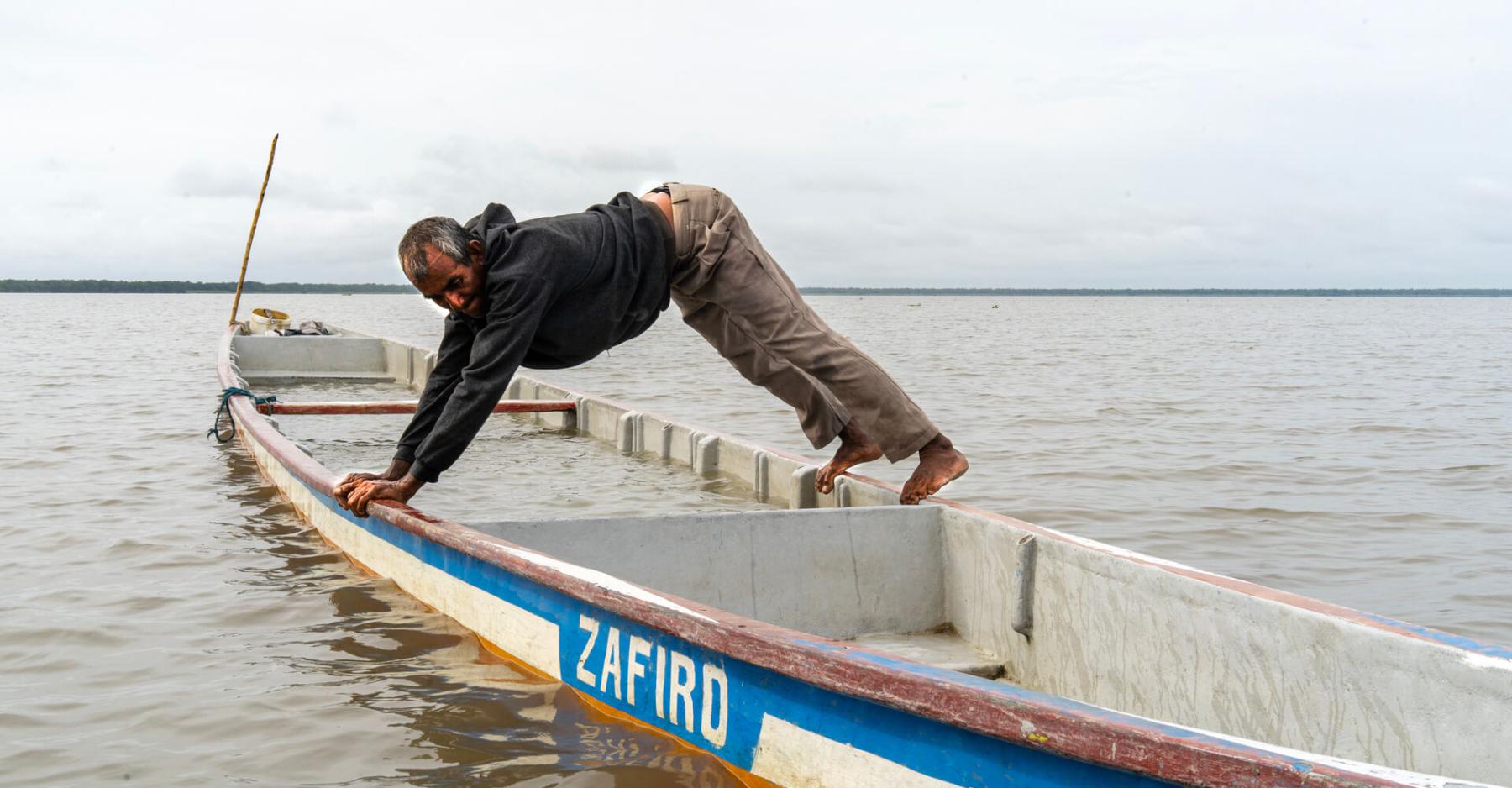 Isaac sobre la canoa